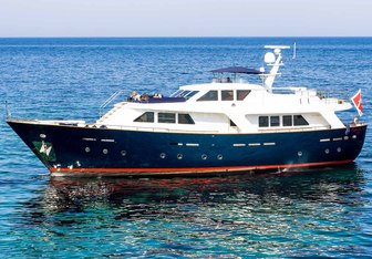 Victoria III Yacht Charter in Santorini