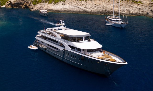 Motor yacht AGAPE ROSE offers 15% discount for Croatia yacht charters